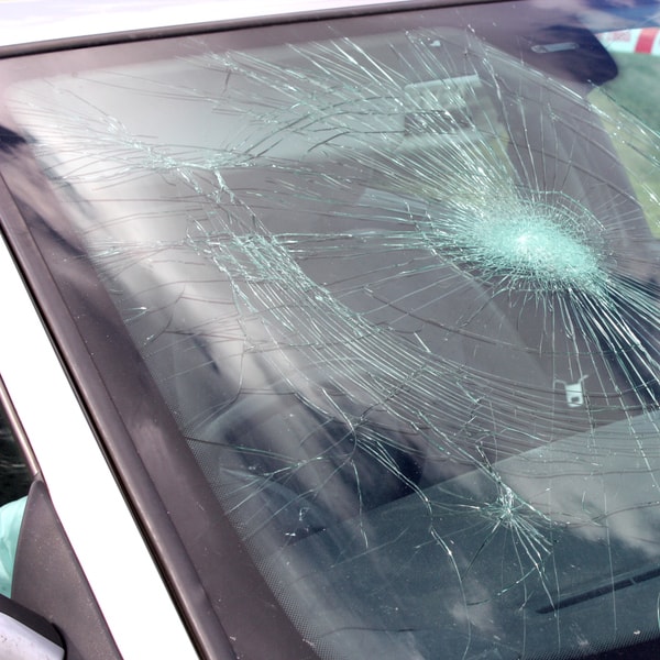 what auto glass replacement service to contact and what does it cost to fix broken windshield 